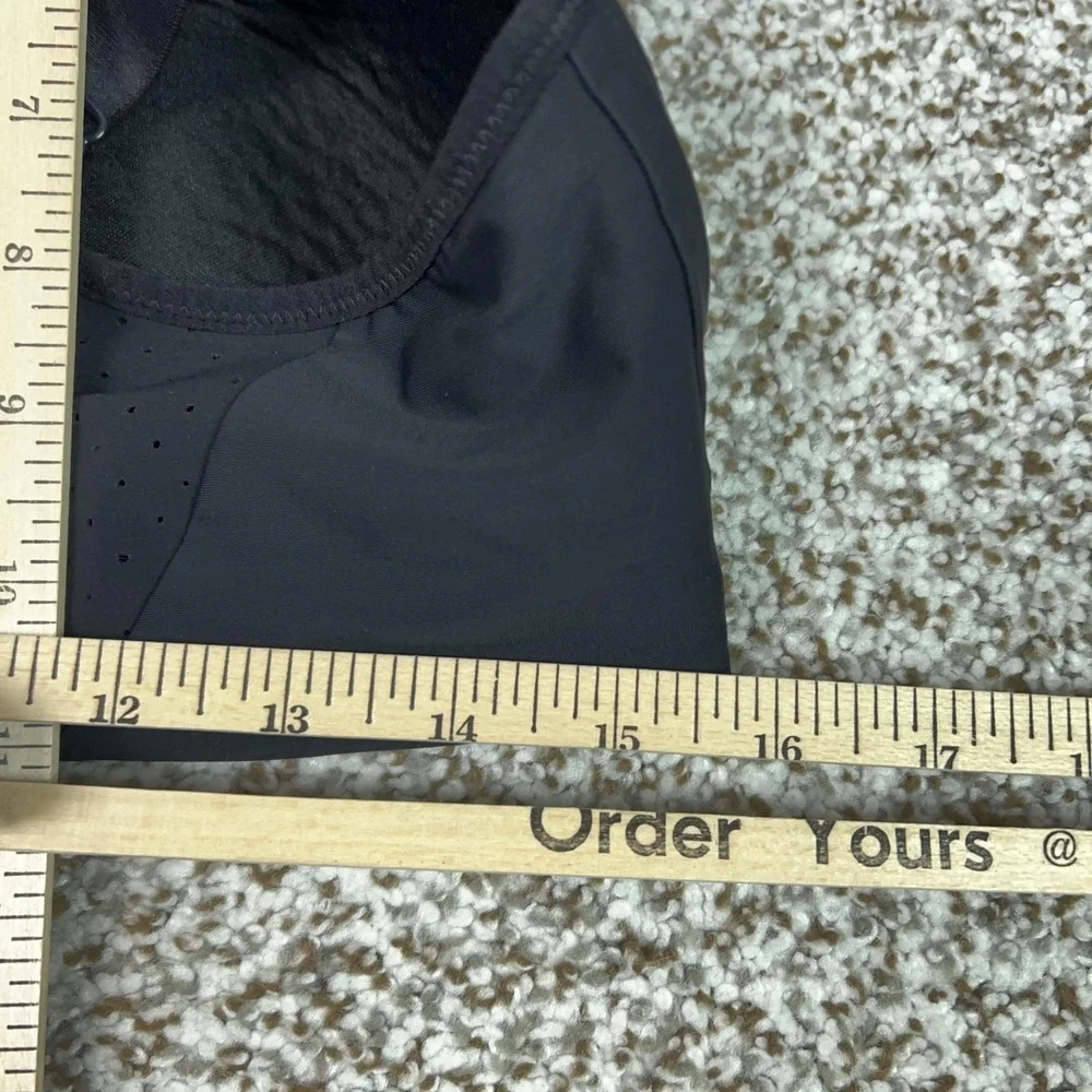Lululemon Sports Bra Womens 32 Black Support Adjustable Hook Back‎ Workout Gym
